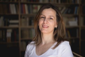 {:sr}др Мирјана Петровић-Савић{:}{:gb}Mirjana Petrović Savić, PhD{:}